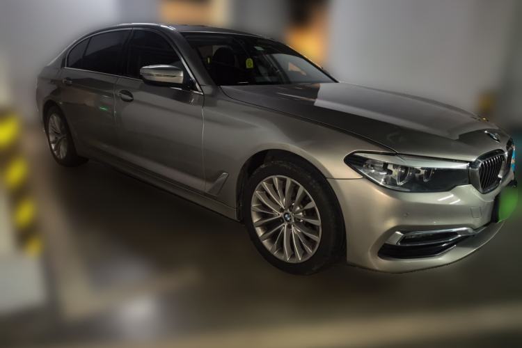 Used BMW 5 Series 2018 525Li Luxury Package Front Right 45 Deg