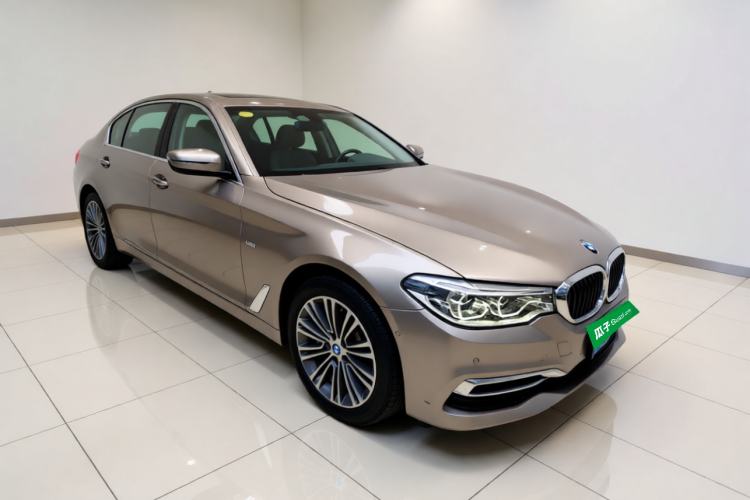 Used BMW 5 Series 2018 Facelifted 530Li Luxury Edition Premium Package Front Right 45 Deg