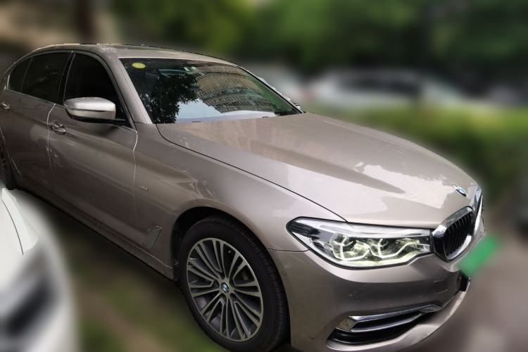 Used BMW 5 Series 2018 Facelifted 530Li Luxury Edition Premium Package Front Right 45 Deg