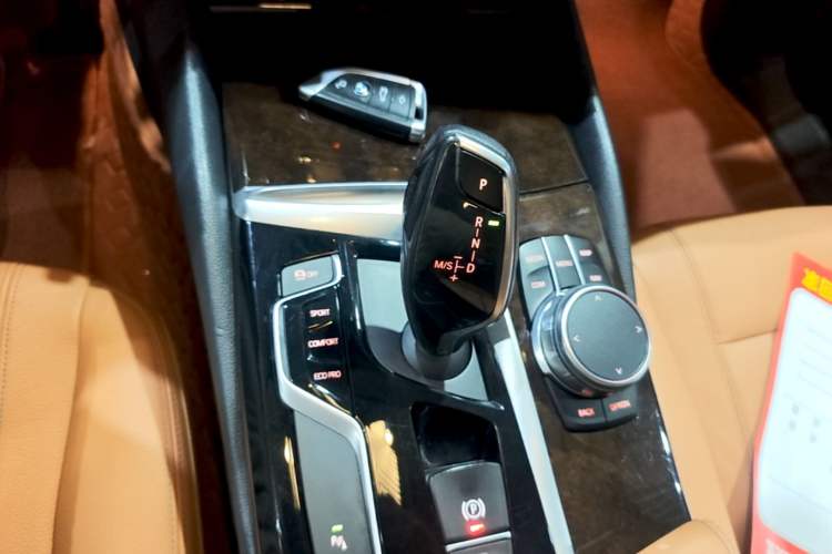 Used BMW 5 Series 2018 528Li Launch Special Edition Gear Lever
