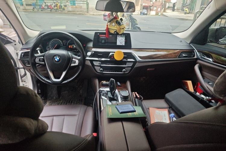 Used BMW 5 Series 2018 525Li Luxury Package Interior 2