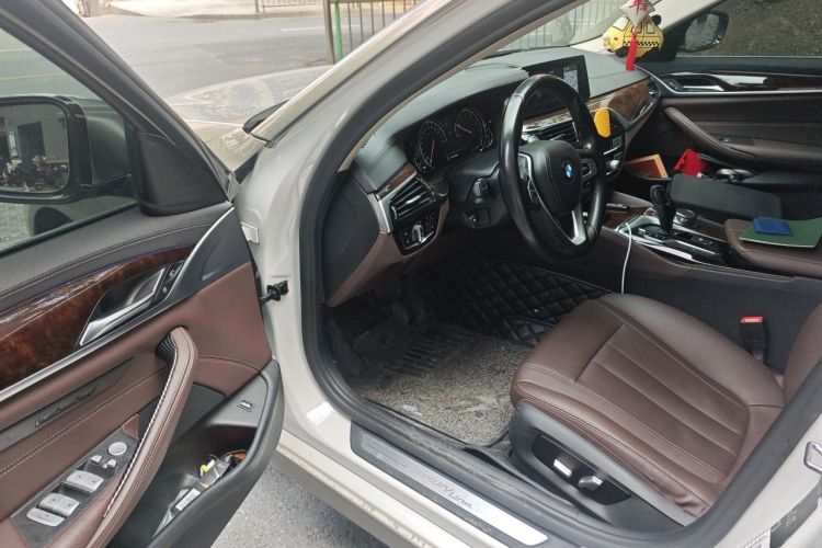 Used BMW 5 Series 2018 525Li Luxury Package Interior 3