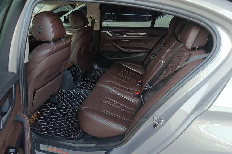 Used BMW 5 Series 2018 530Li Leading Edition Luxury Package Interior 4