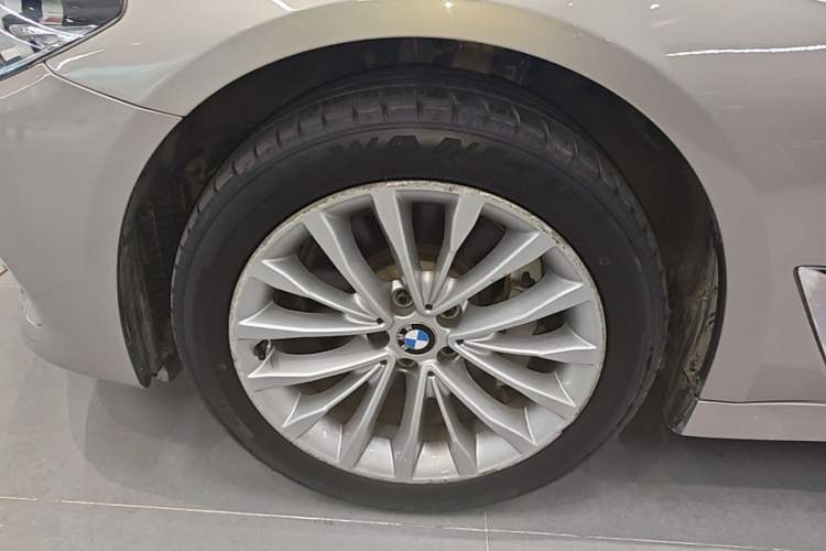 Used BMW 5 Series 2018 530Li Leading Edition Luxury Package Left Front Wheel Hub