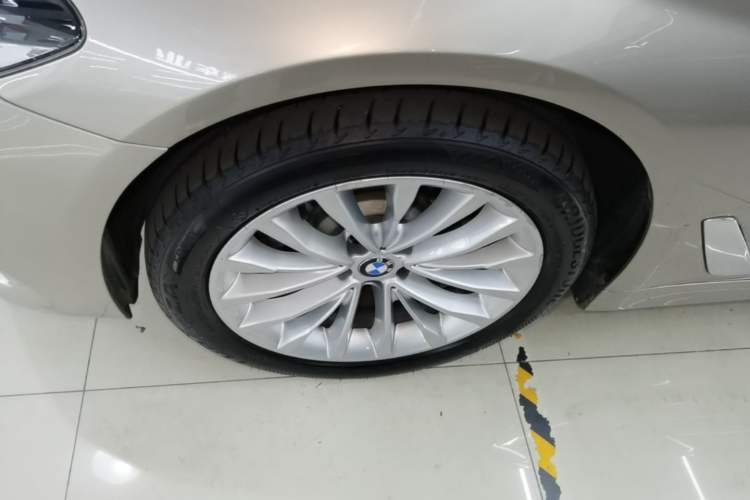 Used BMW 5 Series 2018 530Li Leading Edition Luxury Package Left Front Wheel Hub