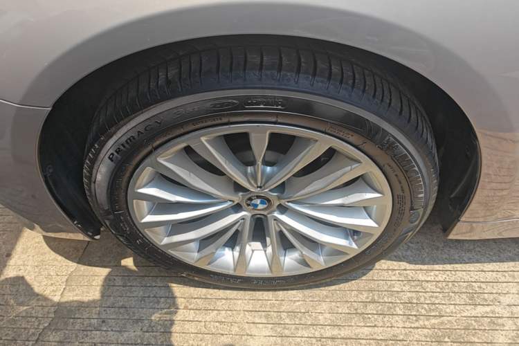 Used BMW 5 Series 2018 Revised Version 530Li Leading Edition Luxury Package Left Front Wheel Hub