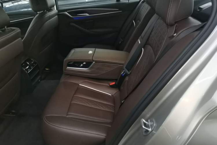 Used BMW 5 Series 2018 530Li Leading Edition Luxury Package Left Rear Seat