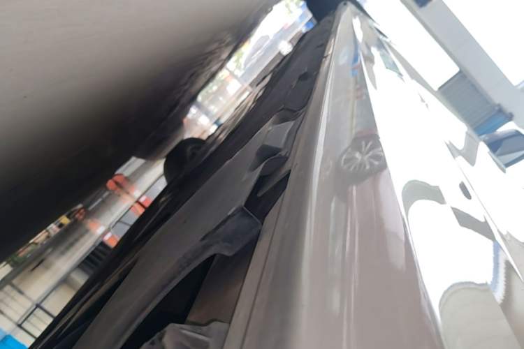 Used BMW 5 Series 2018 525Li Luxury Package Left Side Sill