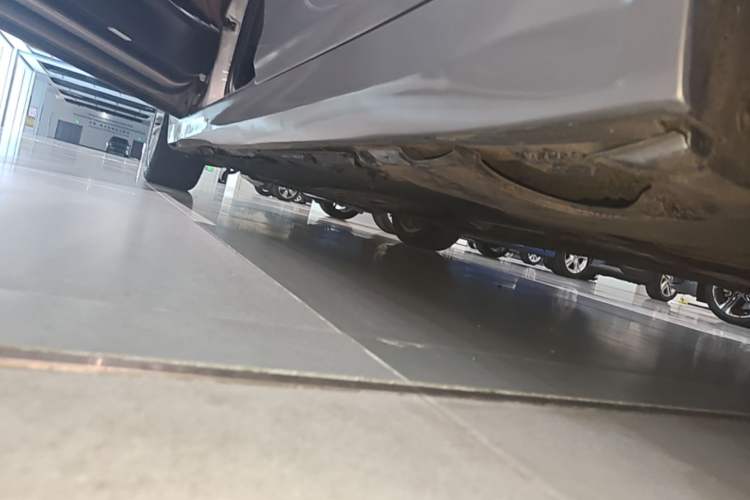 Used BMW 5 Series 2018 530Li Leading Edition Luxury Package Left Side Sill
