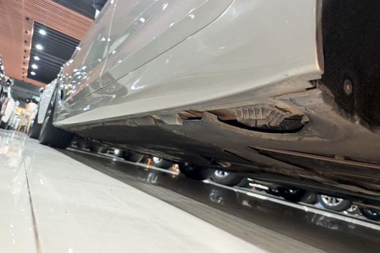 Used BMW 5 Series 2018 528Li Launch Special Edition Left Side Sill