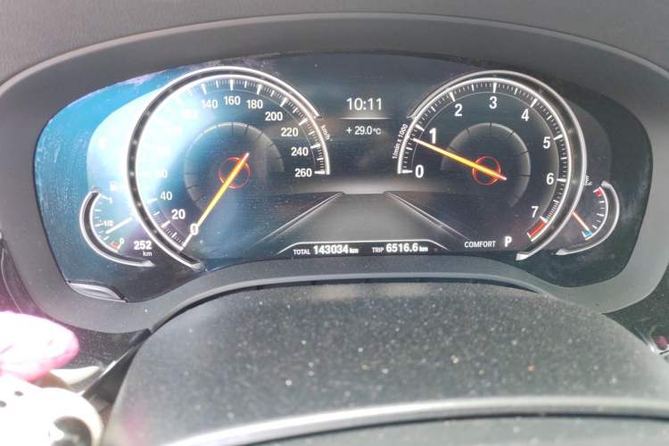 Used BMW 5 Series 2018 Facelifted 530Li xDrive Luxury Package Odometer Close Up