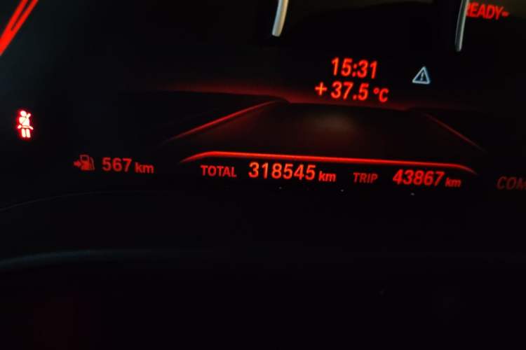 Used BMW 5 Series 2018 528Li Launch Special Edition Odometer Close Up