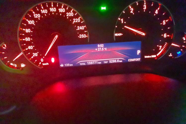 Used BMW 5 Series 2018 528Li Launch Special Edition Odometer Close Up