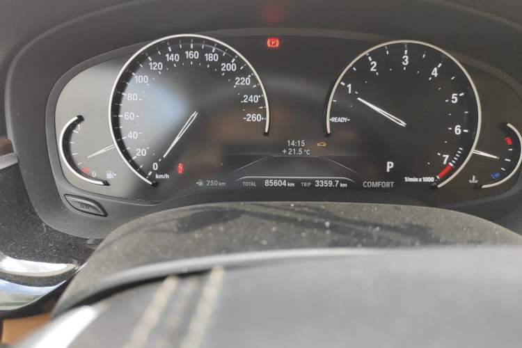 Used BMW 5 Series 2018 528Li Launch Special Edition Odometer Close Up