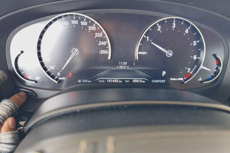 Used BMW 5 Series 2018 528Li Launch Special Edition Odometer Close Up