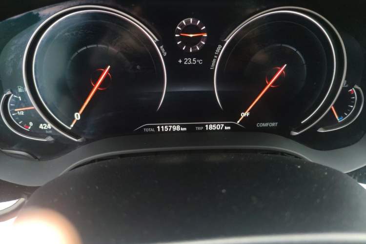 Used BMW 5 Series 2018 Facelifted 530Li Luxury Edition Premium Package Odometer Close Up