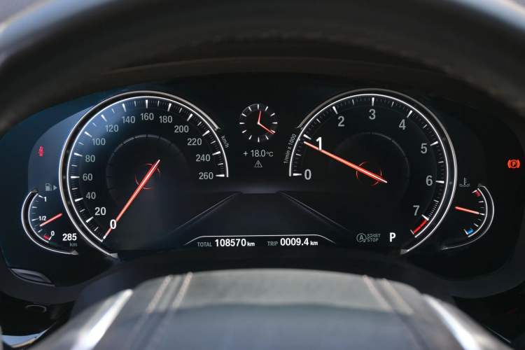 Used BMW 5 Series 2018 530Li Luxury Edition Premium Package Odometer Close Up