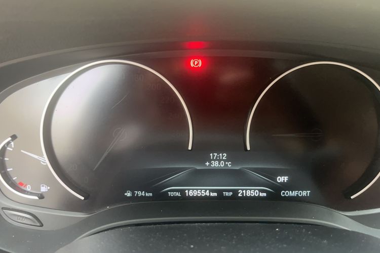 Used BMW 5 Series 2018 528Li Launch Special Edition Odometer Close Up