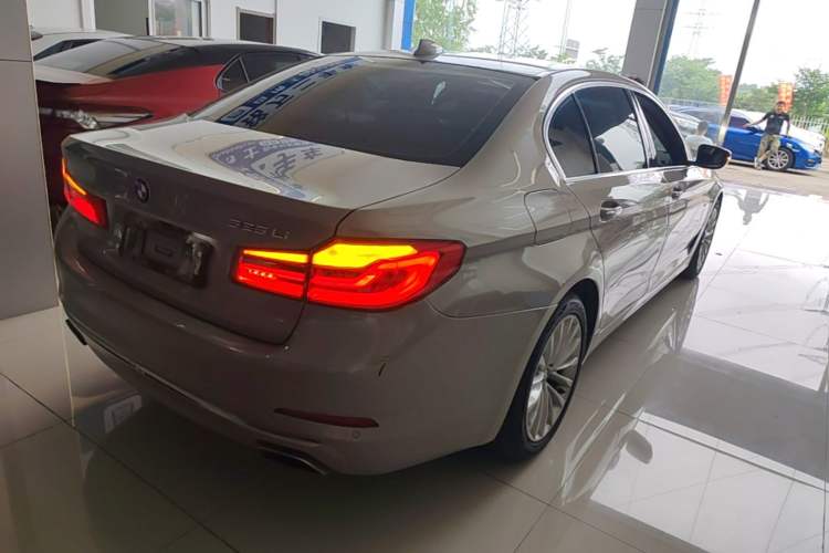 Used BMW 5 Series 2018 525Li Luxury Package Rear Right 45 Deg