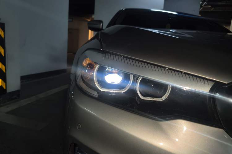 Used BMW 5 Series 2018 525Li Luxury Package Right Front Headlight