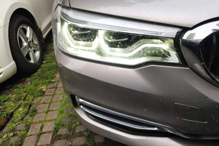 Used BMW 5 Series 2018 Facelifted 530Li Luxury Edition Premium Package Right Front Headlight