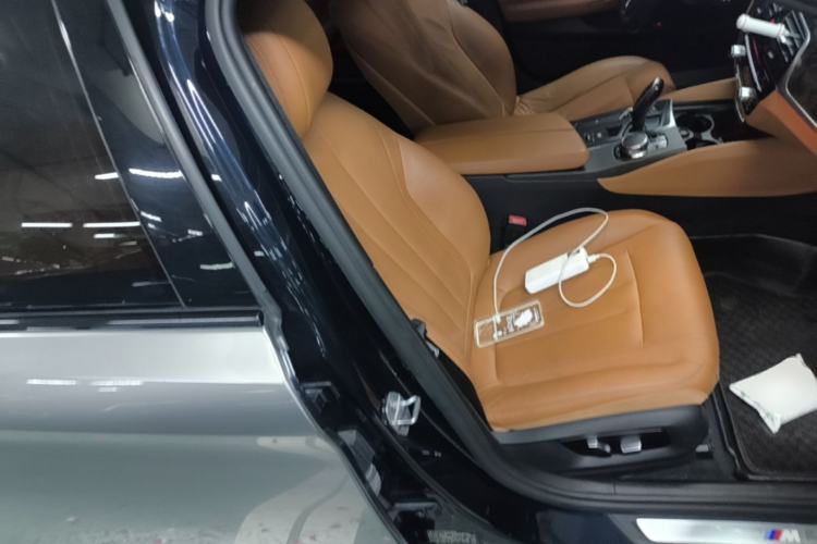 Used BMW 5 Series 2018 530Li Leading Model M Sport Package Right Front Seat