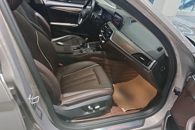 Used BMW 5 Series 2018 530Li Leading Edition Luxury Package Right Front Seat