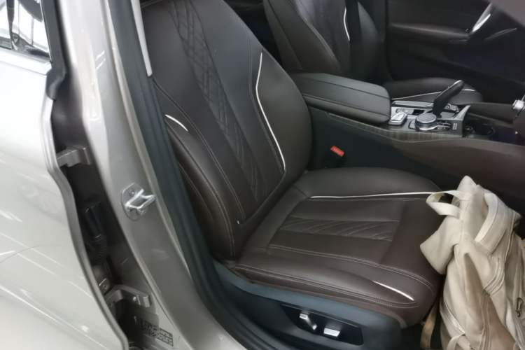 Used BMW 5 Series 2018 530Li Leading Edition Luxury Package Right Front Seat