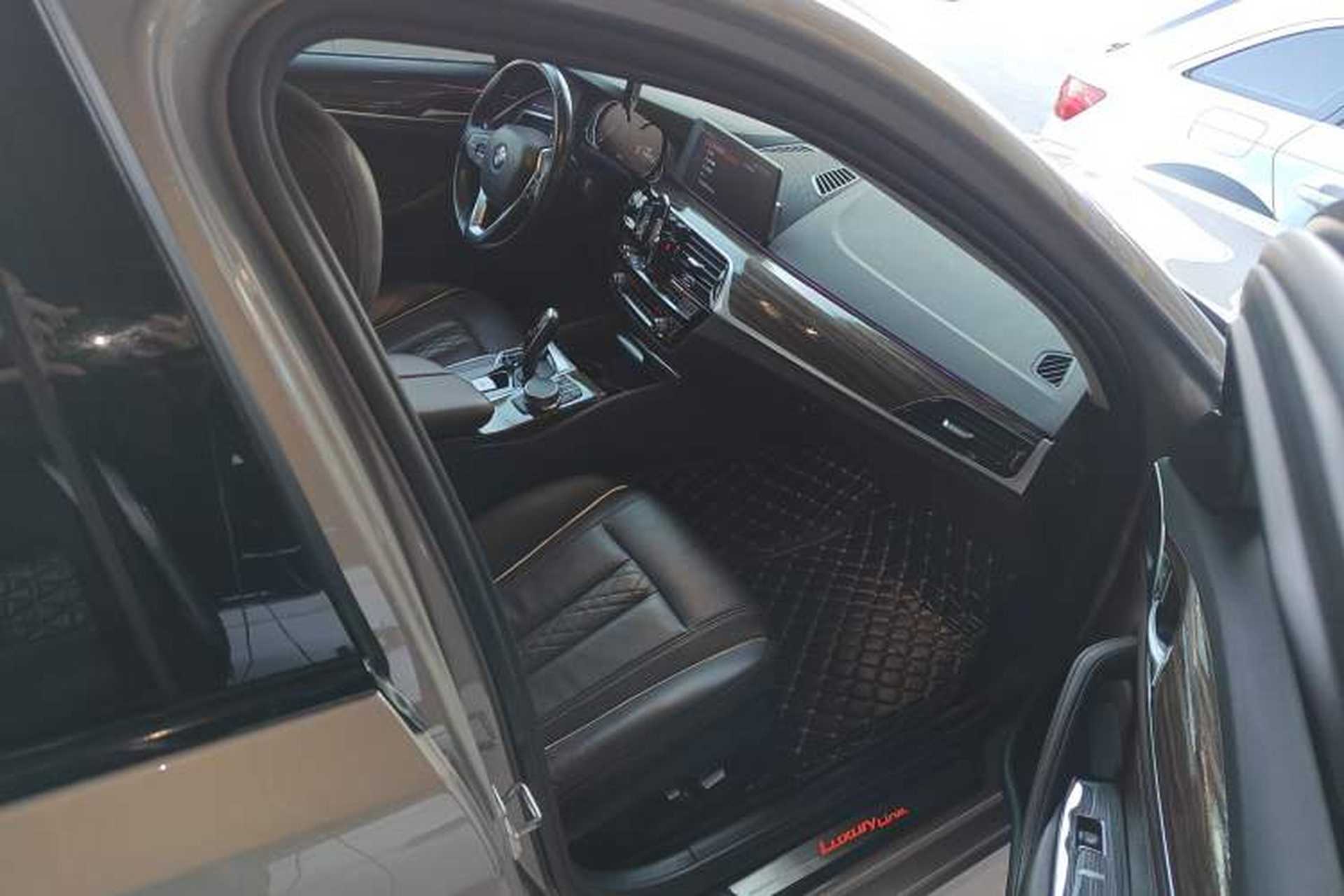 Used BMW 5 Series 2018 530Li Leading Edition Luxury Package Right Front Seat