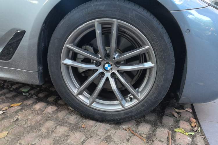 Used BMW 5 Series 2018 525i M Sport Package Right Front Wheel Hub