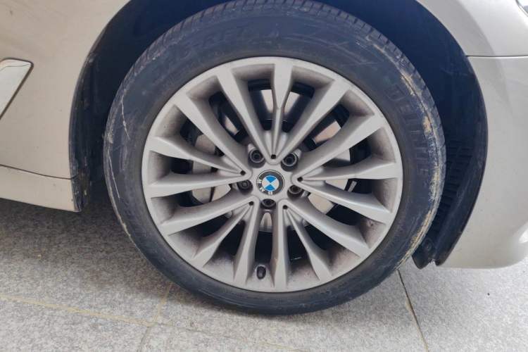 Used BMW 5 Series 2018 Facelifted 530Li xDrive Luxury Package Right Front Wheel Hub