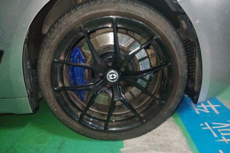Used BMW 5 Series 2018 Restyled 530Li Leading Edition M Sport Package Right Front Wheel Hub