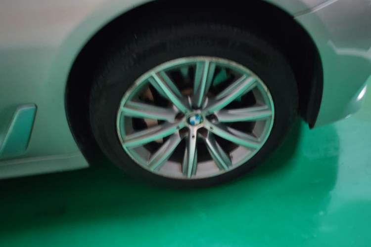 Used BMW 5 Series 2018 528Li Launch Special Edition Right Front Wheel Hub
