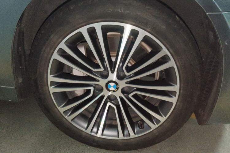Used BMW 5 Series 2018 Facelifted 530Li Luxury Edition Premium Package Right Front Wheel Hub