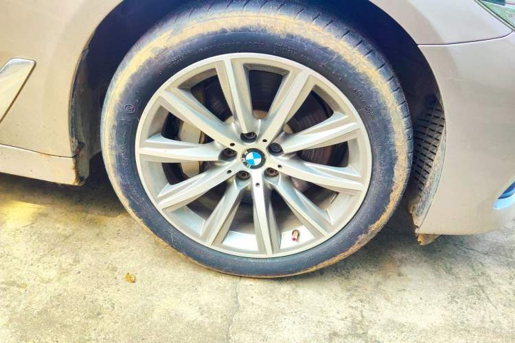 Used BMW 5 Series 2018 528Li Launch Special Edition Right Front Wheel Hub