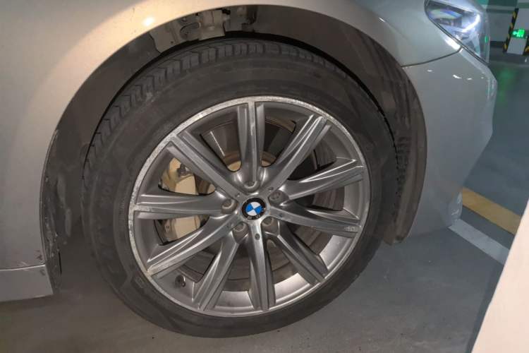 Used BMW 5 Series 2018 528Li Launch Special Edition Right Front Wheel Hub