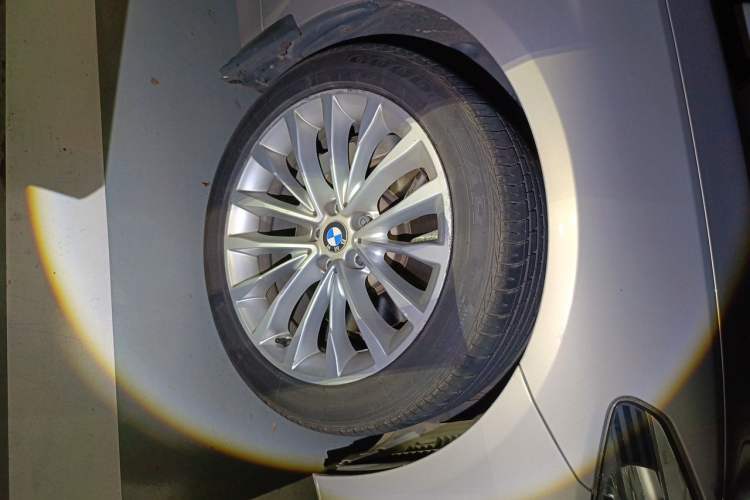 Used BMW 5 Series 2018 Revised Version 530Li Leading Edition Luxury Package Right Front Wheel Hub