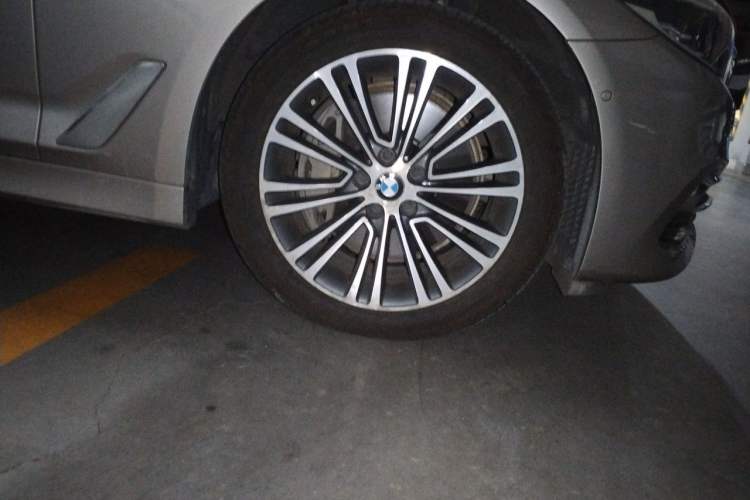 Used BMW 5 Series 2018 Revised 540Li Executive Edition Right Front Wheel Hub