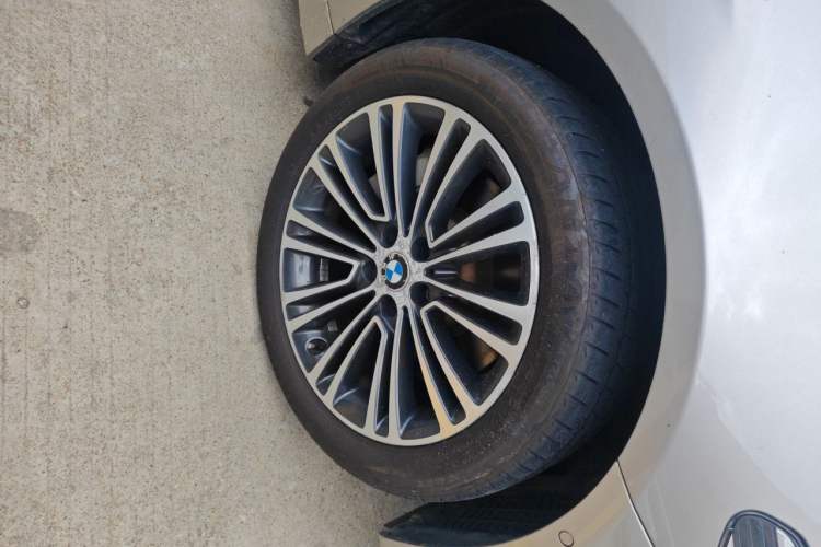 Used BMW 5 Series 2018 Facelifted 530Li Luxury Edition Premium Package Right Front Wheel Hub