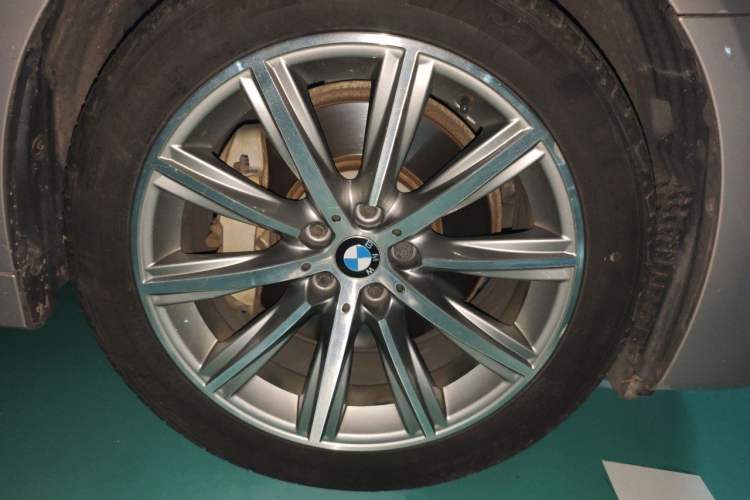 Used BMW 5 Series 2018 528Li Launch Special Edition Right Front Wheel Hub