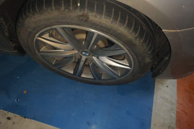 Used BMW 5 Series 2018 528Li Launch Special Edition Right Front Wheel Hub