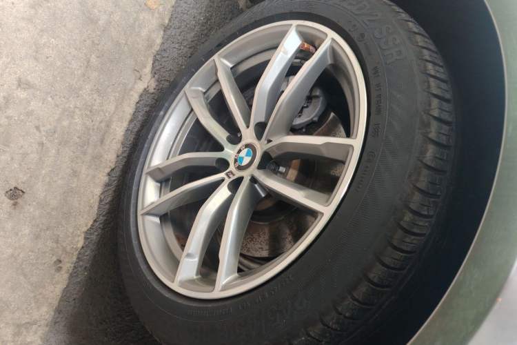 Used BMW 5 Series 2018 525Li M Sport Package Right Front Wheel Hub