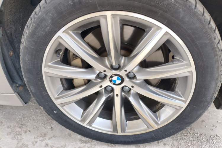 Used BMW 5 Series 2018 528Li Launch Special Edition Right Front Wheel Hub