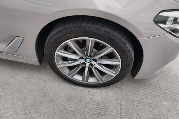 Used BMW 5 Series 2018 528Li Launch Special Edition Right Front Wheel Hub