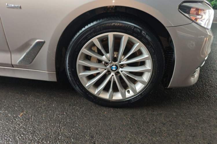 Used BMW 5 Series 2018 Revised Version 530Li Leading Edition Luxury Package Right Front Wheel Hub