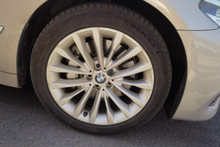 Used BMW 5 Series 2018 530Li xDrive Luxury Package Right Front Wheel Hub