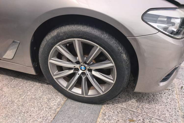 Used BMW 5 Series 2018 528Li Launch Special Edition Right Front Wheel Hub