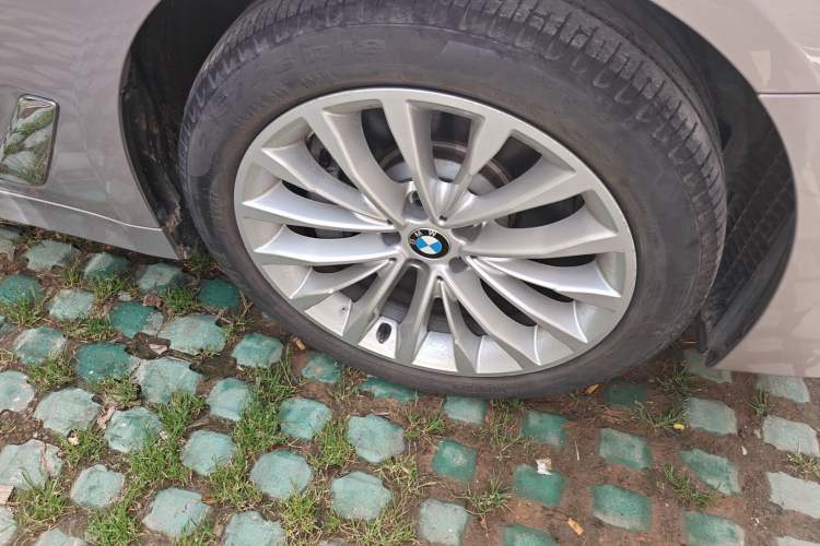 Used BMW 5 Series 2018 530Li Leading Edition Luxury Package Right Front Wheel Hub