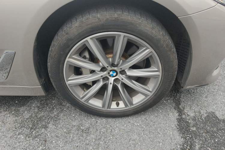 Used BMW 5 Series 2018 528Li Launch Special Edition Right Front Wheel Hub