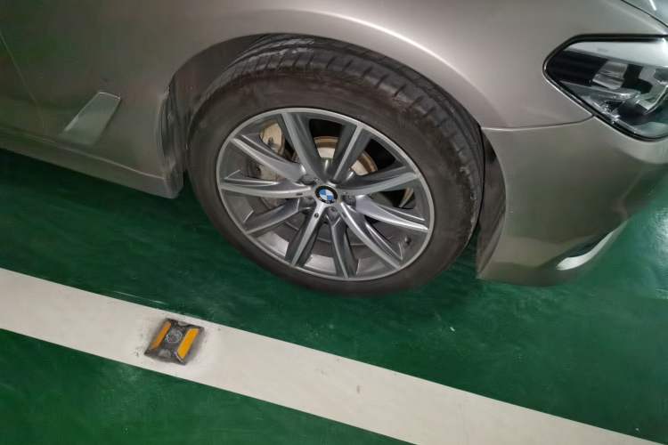 Used BMW 5 Series 2018 528Li Launch Special Edition Right Front Wheel Hub